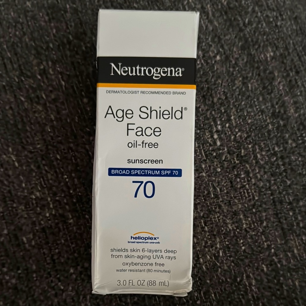 Neutrogena Age Shield Face Oil-Free Sunscreen SPF 70 exp 1/27
